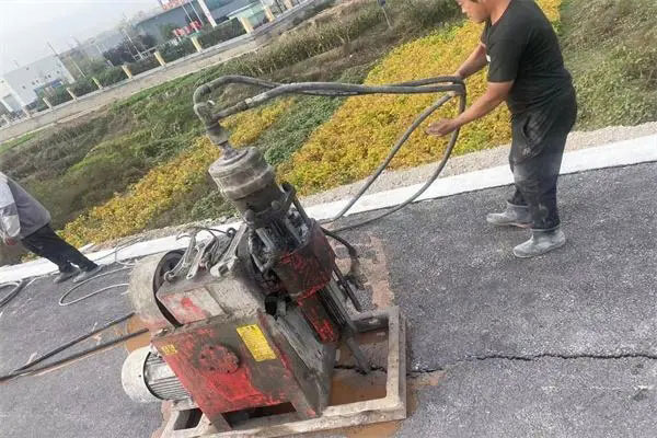 铁锋马路面下沉注浆加固